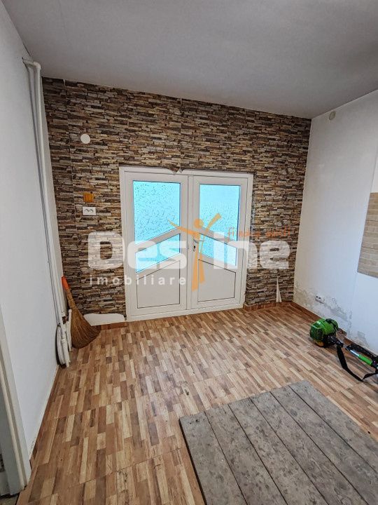Imobil compus din casa si 1800mp teren in Suburbia Brodoc, judet Vaslui - Poză 3