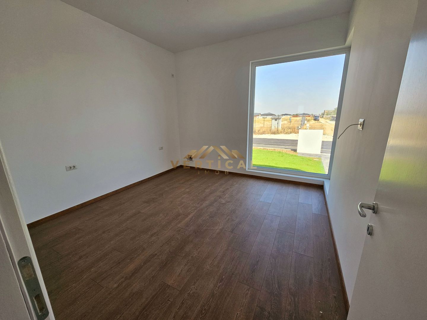 Casa parter cu 4 camere - comuna Berceni - Poză 12