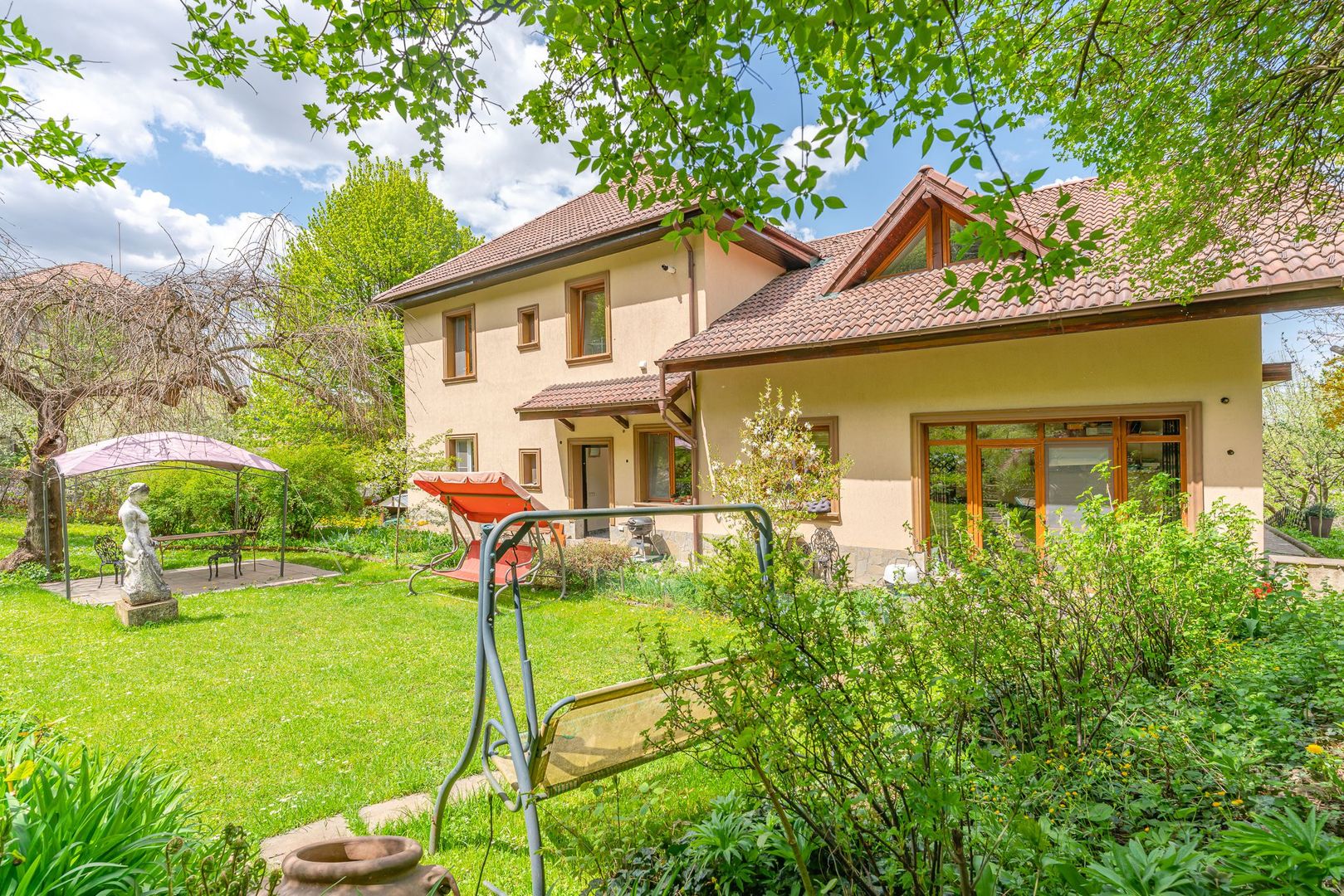 Oportunitatea de a deține o casa cu 3.385 mp teren în centrul - Poză 1