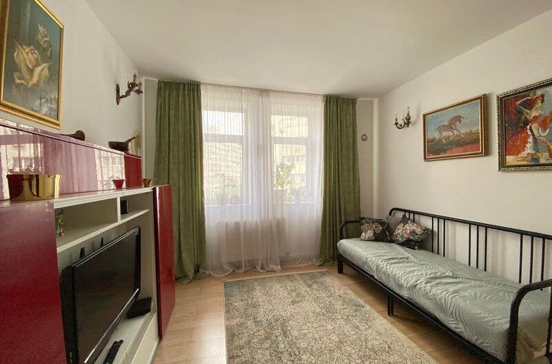 Apartament cu doua camere decomandat, piata Domenii - Poză 1