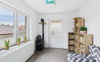 Casă cu 4 camere în Curtici pentru investiții - Poză 8