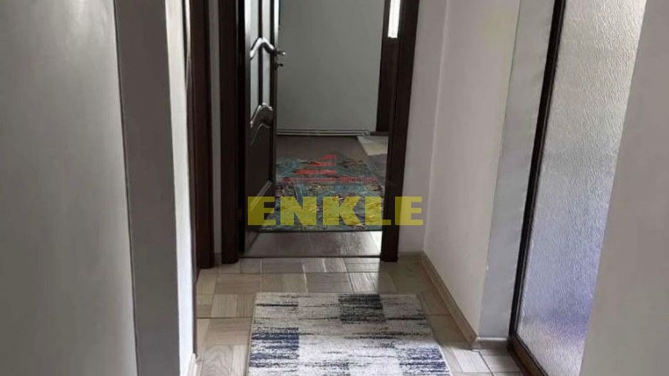 De vanzare apartament cu 2 camere, zona Scolii 7. - Poză 3