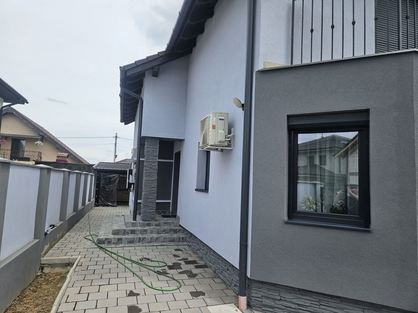Casă Modernă cu Sistem Fotovoltaic – Rontău - Poză 3