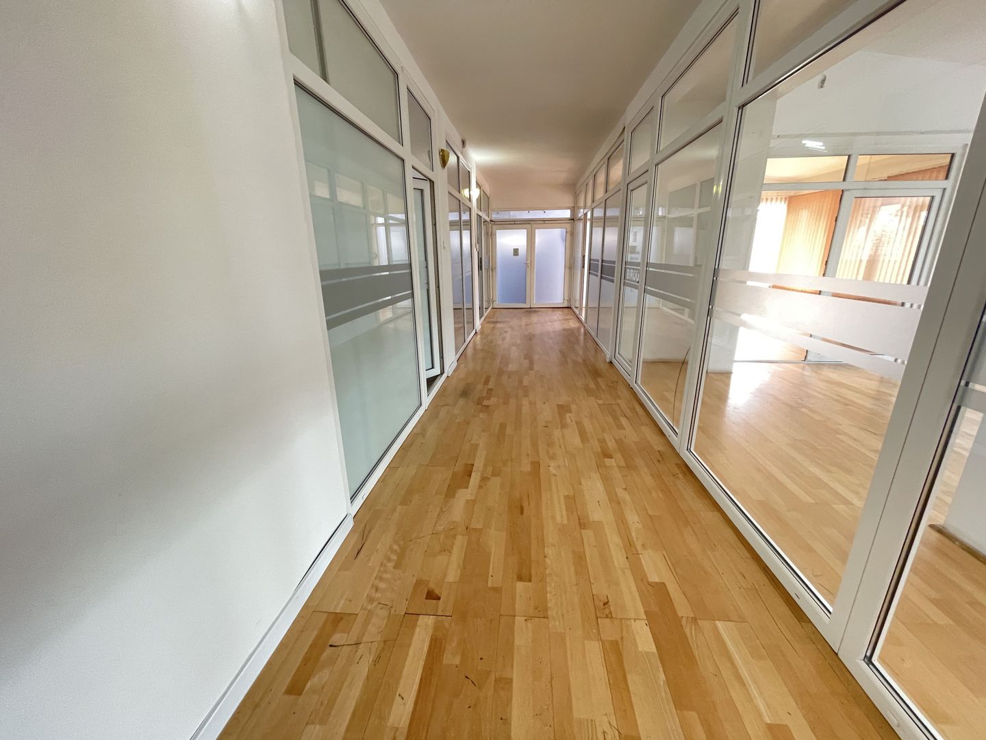 DE VANZARE SPATIU CU MULTIPLE DESTINATII - Poză 2