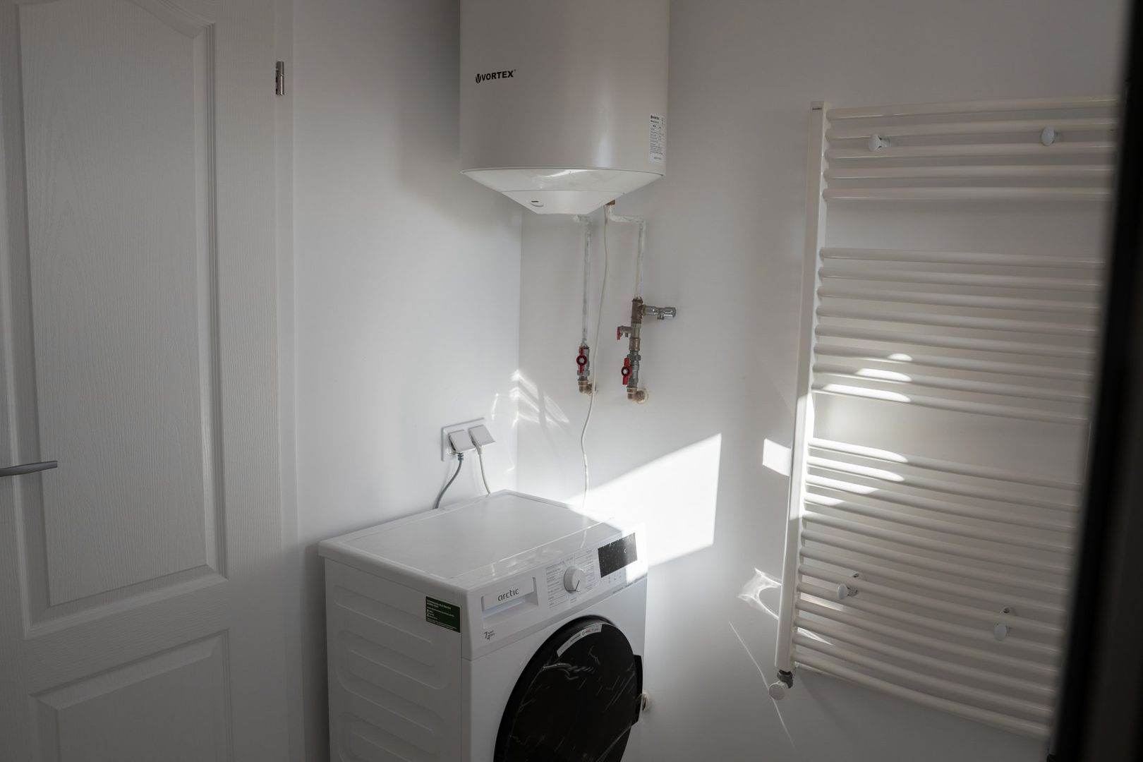 4 camere, 3 dormitoare, 2 băi, boiler, complet renovat - Poză 13