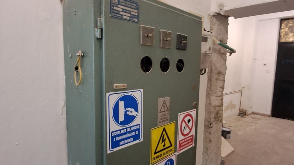 Spatiu comercial vitrina de 20 M - Metrou Eroii Revolutiei S143 - Poză 17