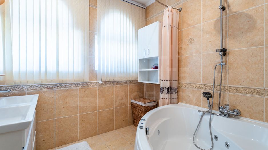 Vânzare casă de lux, 700 mp + 22 ari, situată în Tohatin - Poză 50
