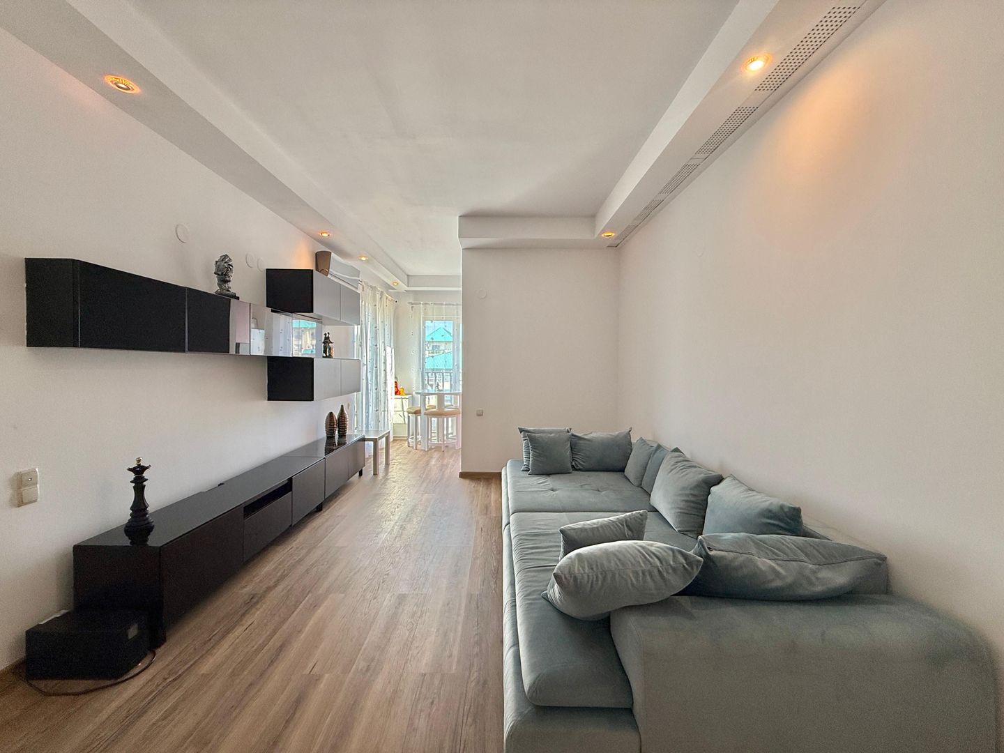 COSMOPOLIS - Apartament cu 3 camere, mobilat si utilat + 2 parcari - Poză 1