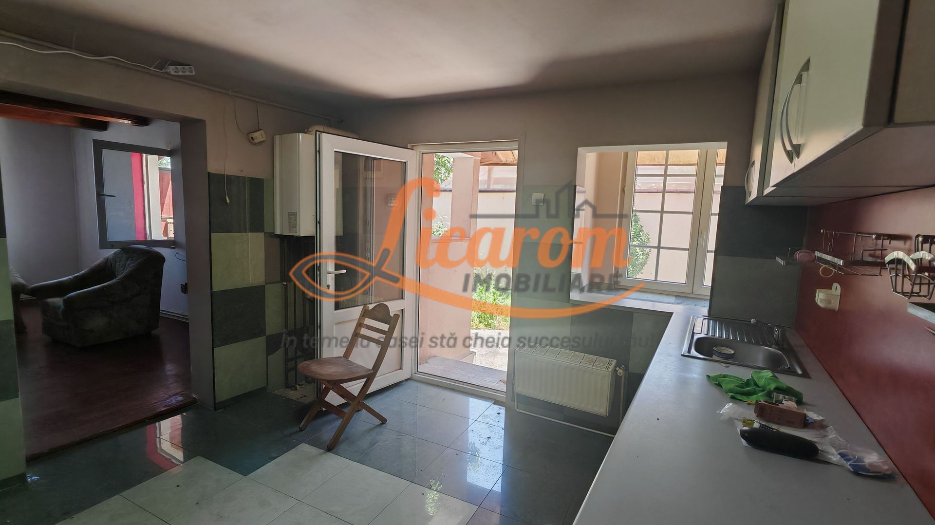 Casa cocheta Cristian zona Centrala, 2 camere,pod,beci,curte. - Poză 7