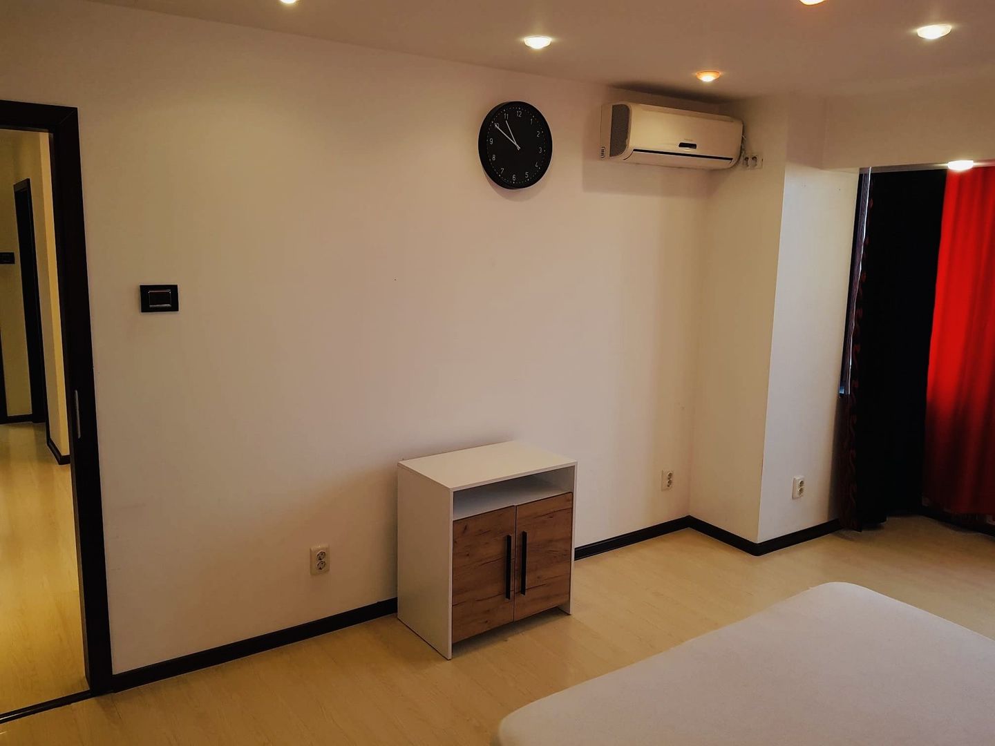 APARTAMENT  MOBILAT SI UTILAT COMPLET - Poză 3