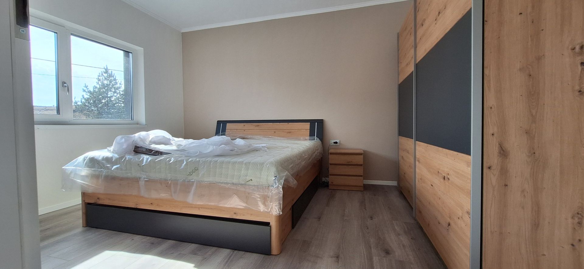 Duplex superb despartit prin garaj - Poză 8