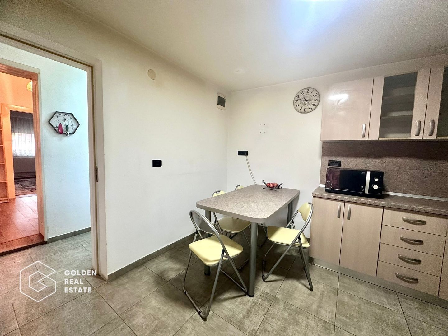 Casa centrala cu 3 camere, curte privata și gradina - Poză 9