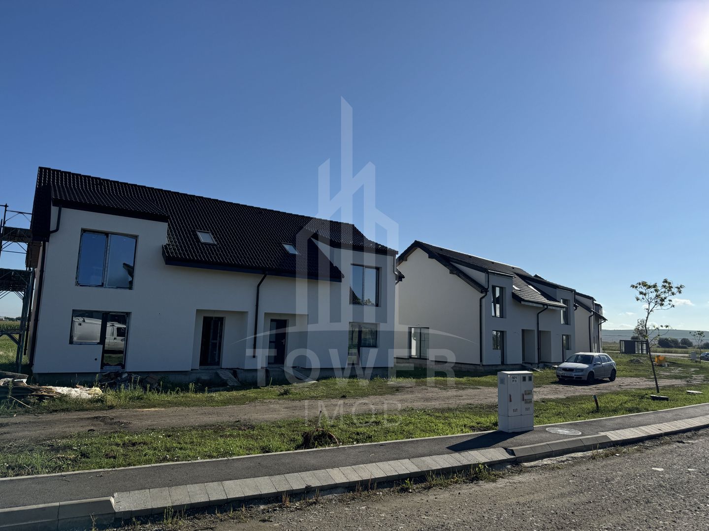 Casă Tip Duplex INDEPENDENTĂ ENERGETIC - Cartier NOU - Poză 4