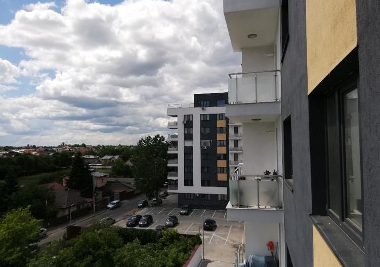 Vând apartament cu 2 camere, decomandat nou  + loc de parcare, situat in complex - Poză 1