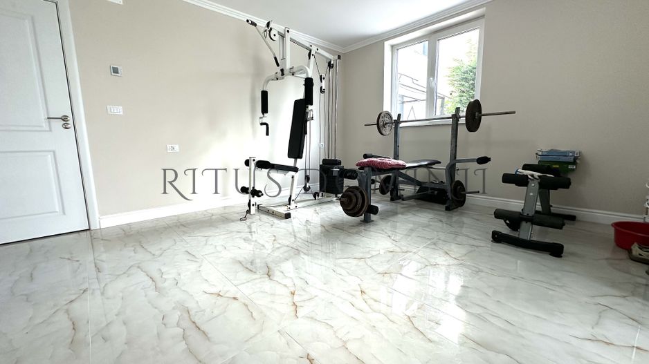 Vilă Spectaculoasă cu Piscină Privată, Dealuri Oradea, 460mp - Poză 12