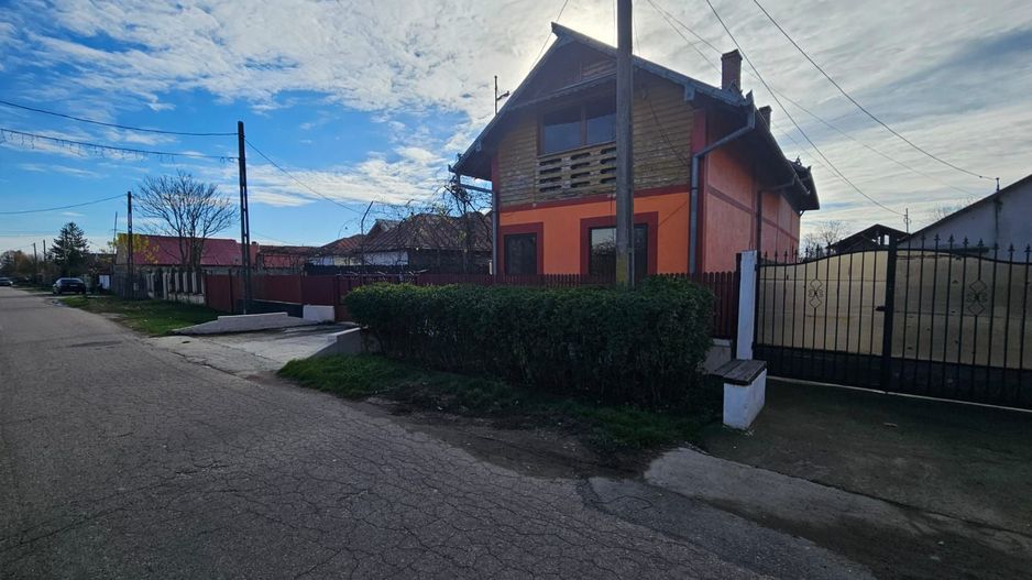 Casă de vânzare în Golești – locație excelentă lângă muzeu - Poză 7