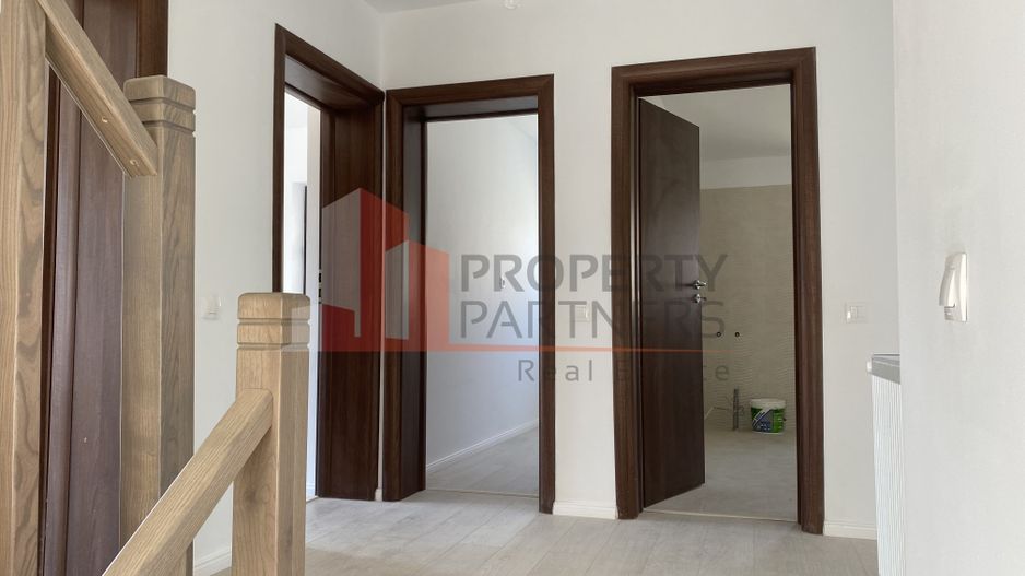 Proprietate pe marginea lacului, vila impresionanta. - Poză 22
