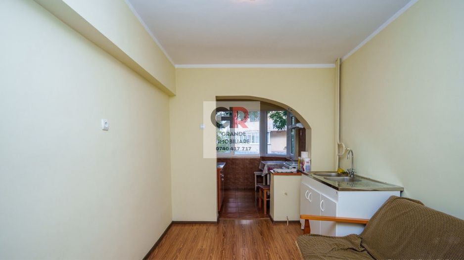 Str Victoriei - Apartament 2 cam decomandat Central - Poză 4