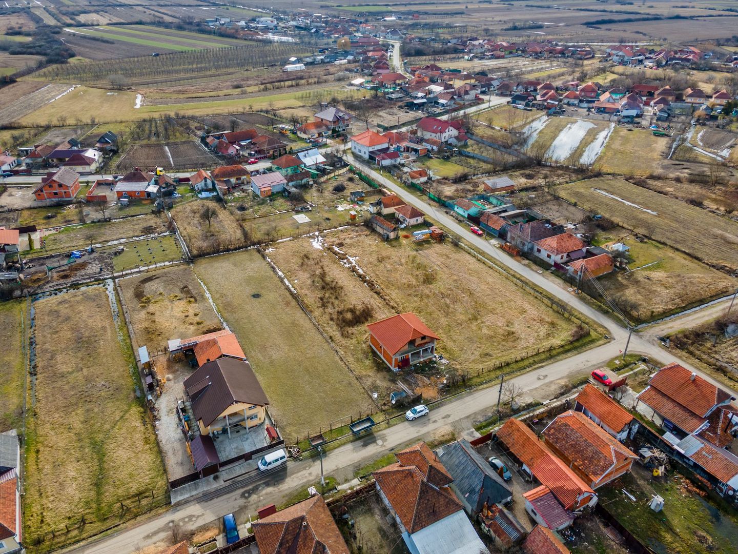 Casă la roșu cu teren Beliu - Poză 14