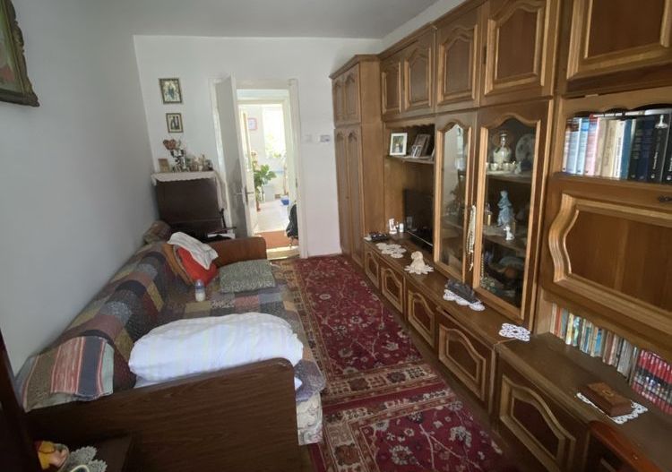 BRASADAS vinde ap 2 cam etaj 1 zona CENTRALA cu garaj. - Poză 2