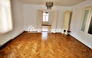 Casă 5 camere, 3 bai,2 bucătării, 200 mp utili, 370 mp teren - Poză 4