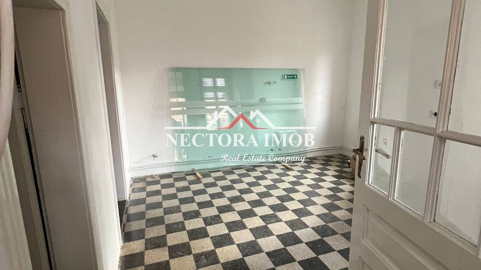 NECTORA IMOB-Apartament 3 cam. la casa, Ultracentral,121mp+128mp teren - Poză 6