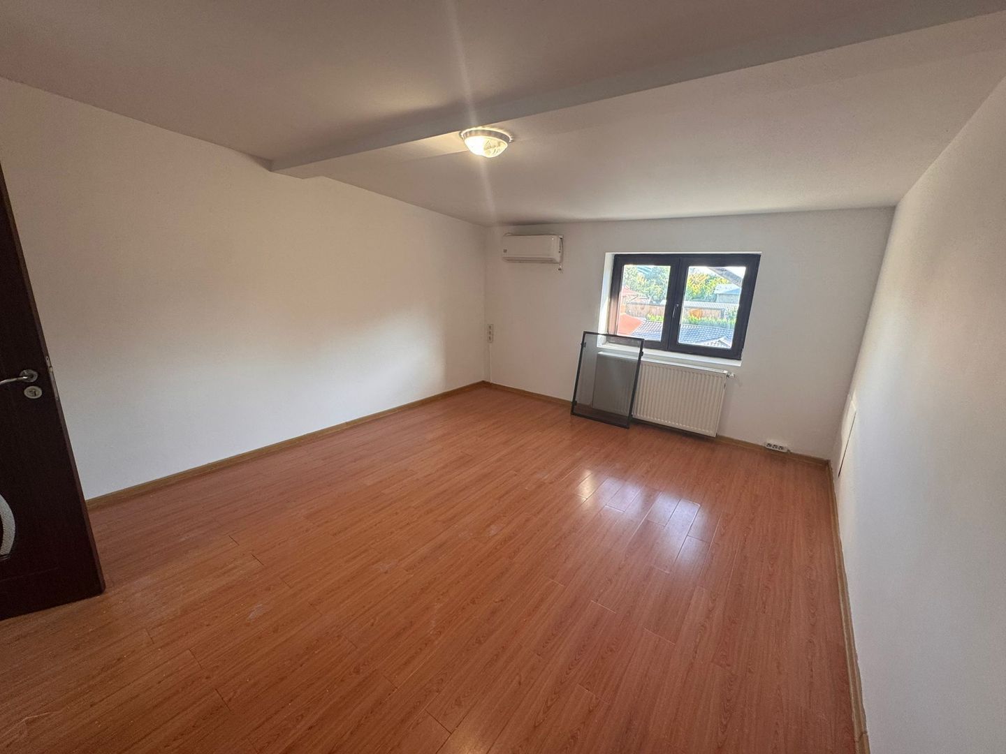 Casa de inchiriat Timpuri Noi 204 m - Poză 13