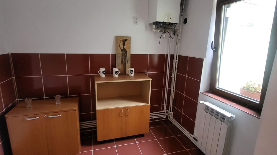 Casa mica, tip studio, centrala si curte proprie, 700 m distanta metrou Iancului - Poză 3
