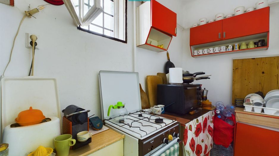 Apartament la casă cu 4 camere în Pârneava - Poză 3