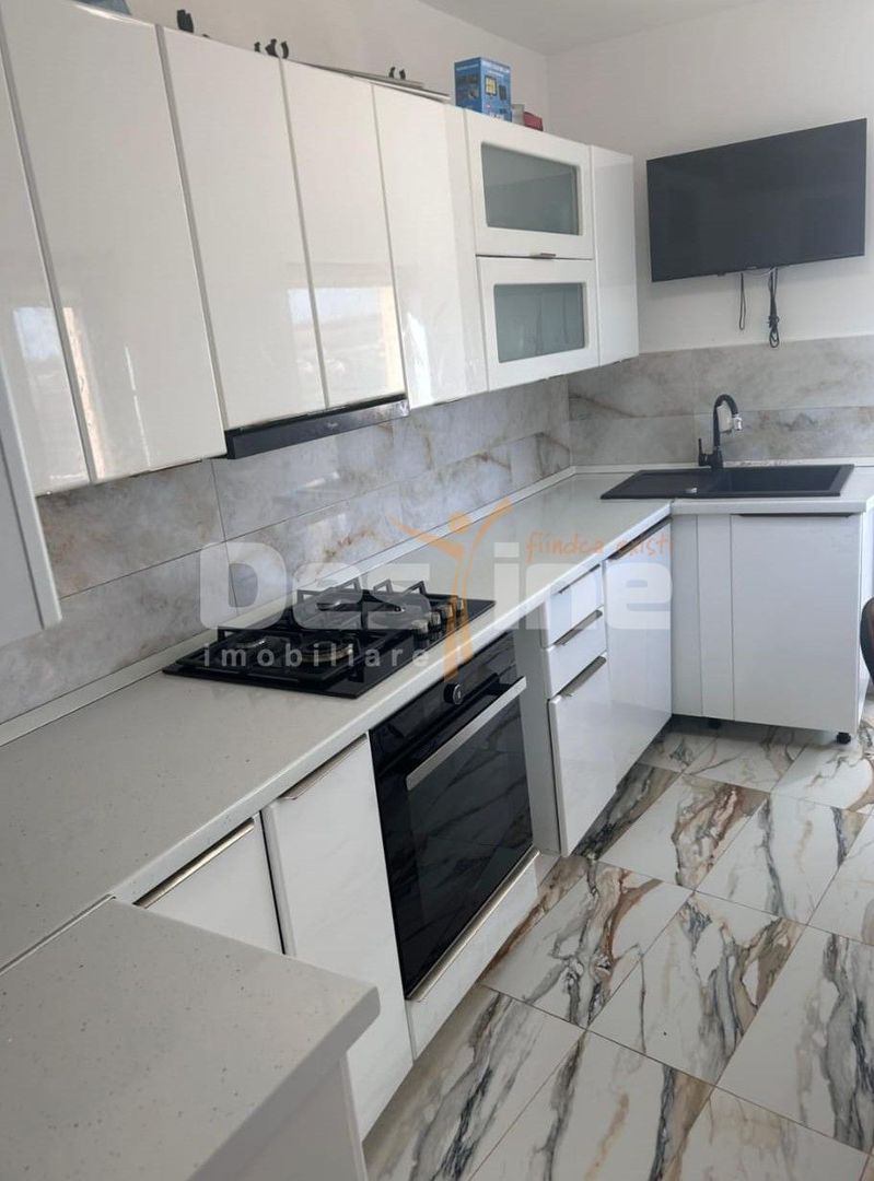 Casa + 2500 mp teren de inchiriat in zona Rond Pacurari - Poză 1