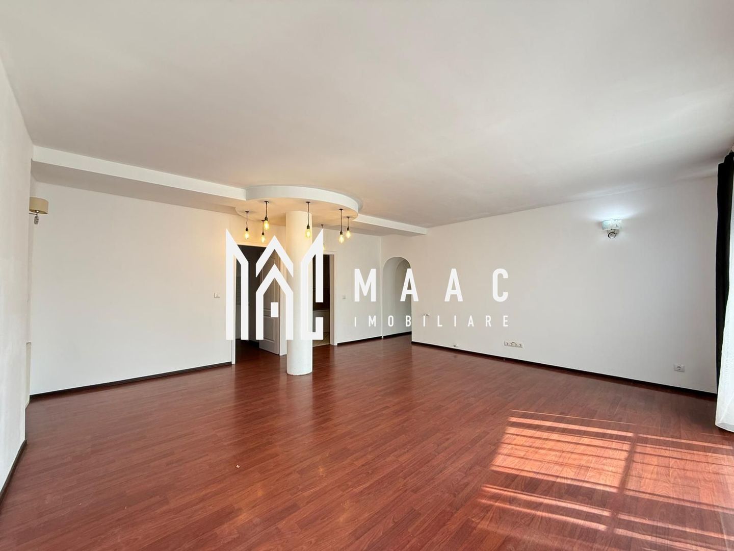 Spatiu comercial/ birouri | Etaj 1 | 80MP | Sub Arini - Poză 1