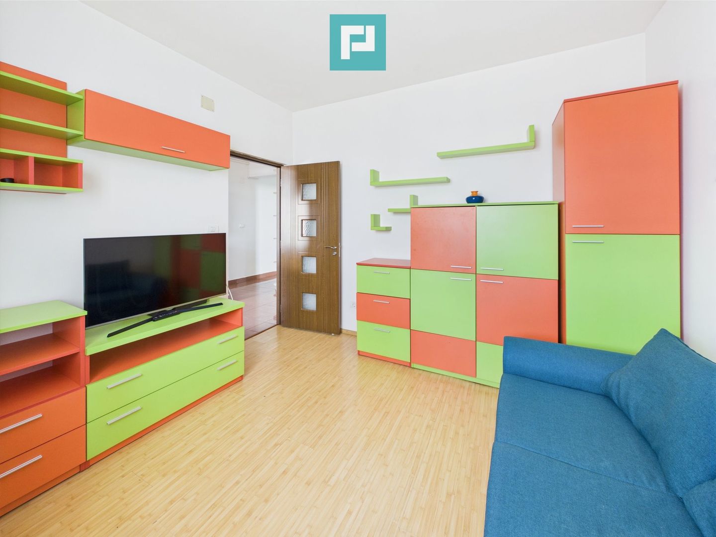 Apartament 2 camere, etaj 1, parcare privata. - Poză 2