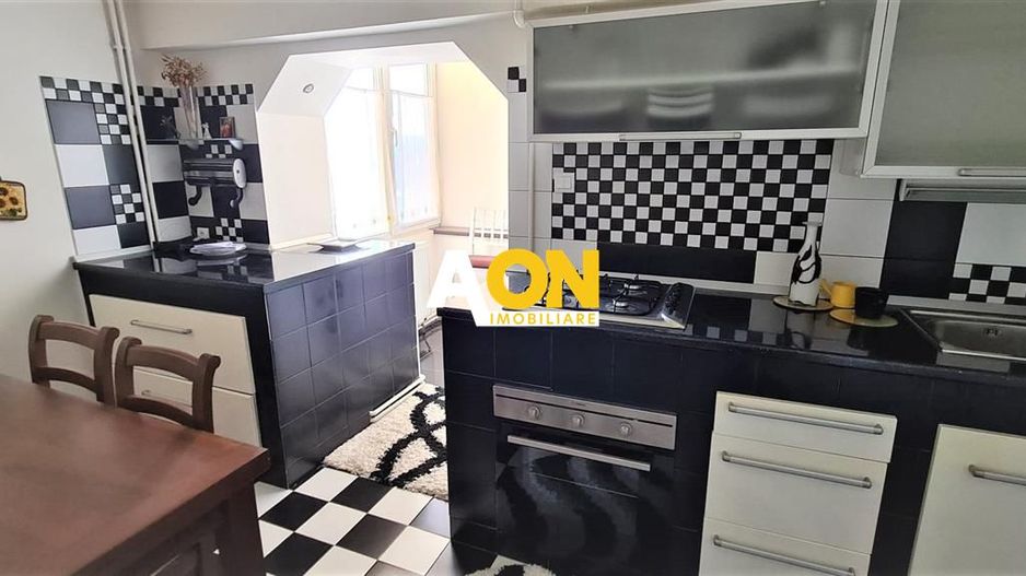 Apartament cu 4 Camere | Scara Interioara | Ultracentral | Terasa - Poză 3