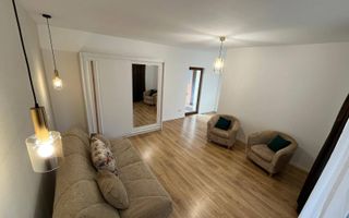 Casa recent renovata in zona centrala - cu loc de parcare si garaj - Poză 8