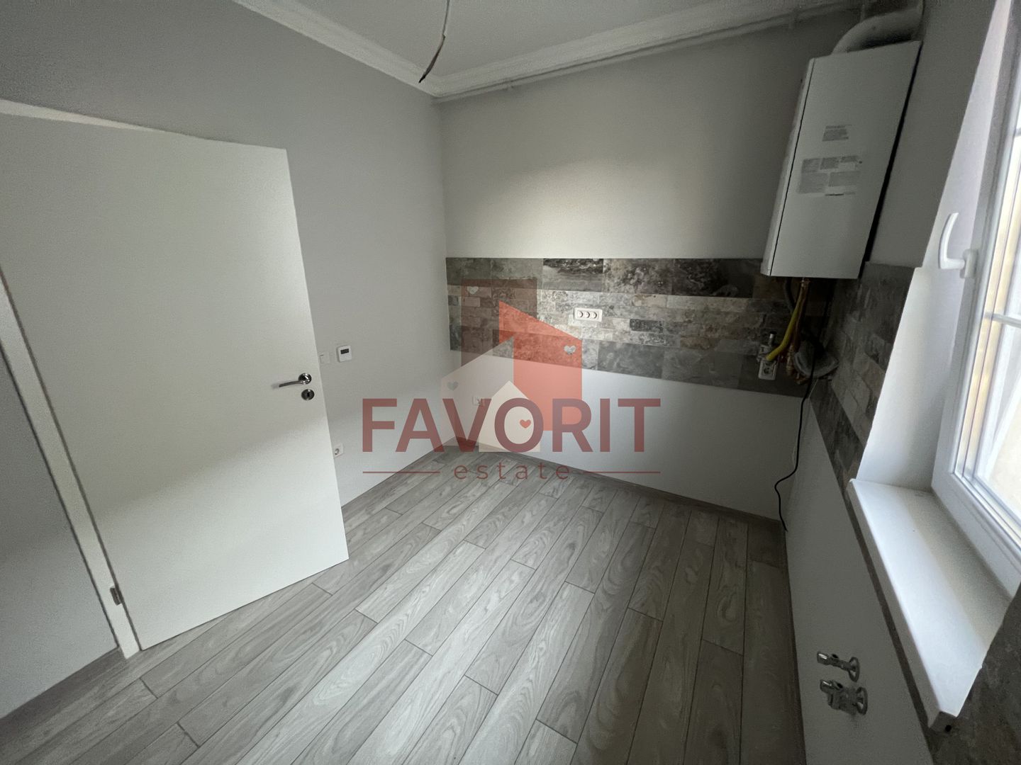 Etaj 2. Decomandat. Finisaje superioare - Poză 2