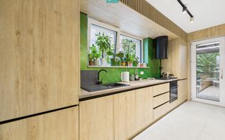 Casă modernă cu 5 camere, 4 băi și terasă închisă – Otopeni, central - Poză 13