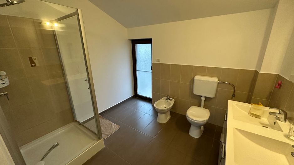 Casă / Vilă cu 4 camere de închiriat în zona Aradului - Poză 26