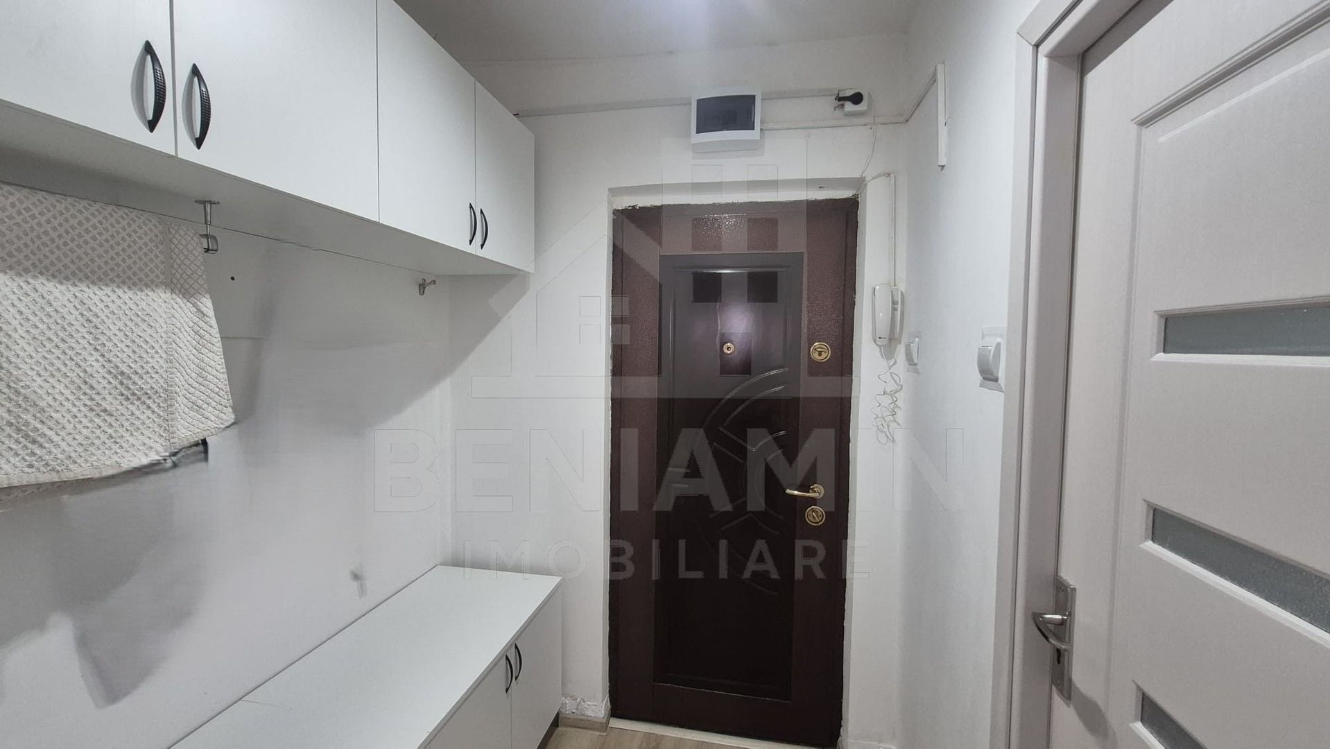 Garsoniera-semidecomandata-etaj 8-finisaje-moderne-mobilata-utilata - Poză 2