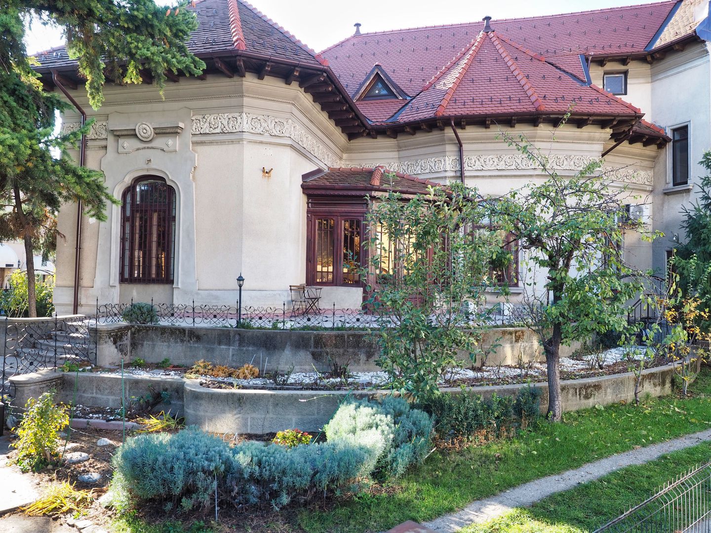 INCHIRIERE PARTER VILA ISTORICA-UNIVERSITATE-Izvorul rece - Poză 1