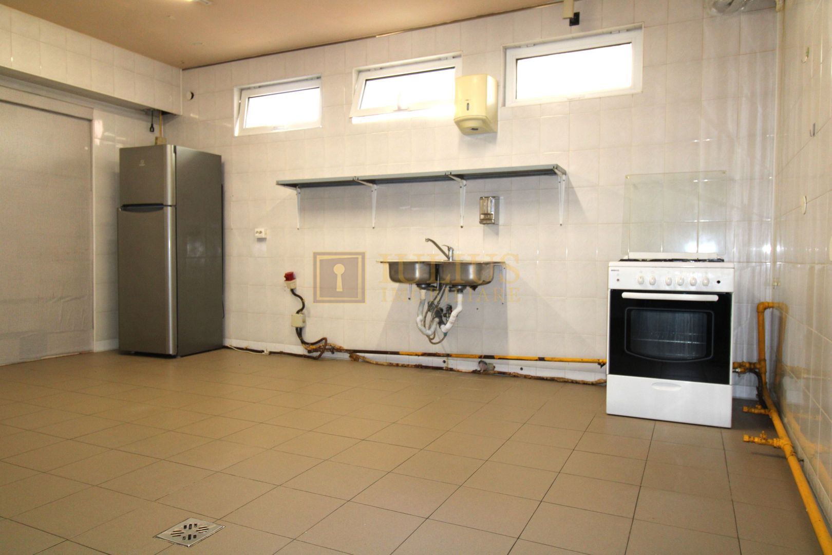 Casă individuală – Dumbrăvița, mobilata si utilata, spatii generoase. - Poză 10