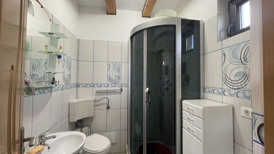 Cornu de Jos  Doua  case moderne, crama la subsol, prosumator - Poză 33