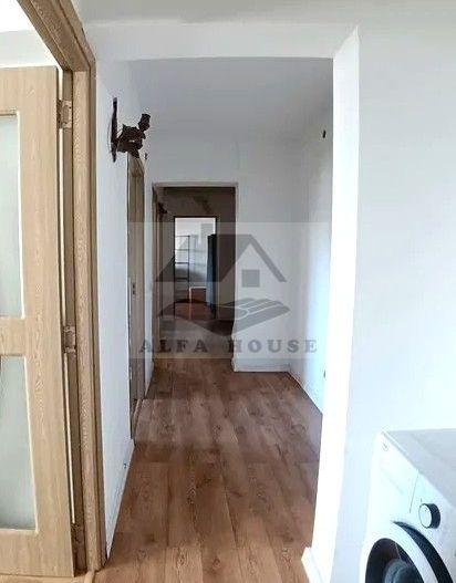 Apartament cu trei camere, zona Racadau 77 mp , etaj intermediar - Poză 3