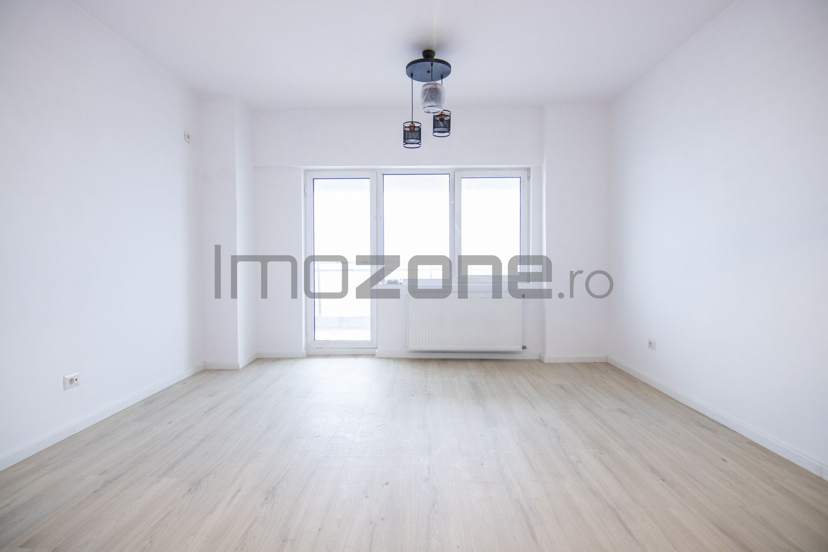 Ansamblul Primavara, 2 camere, decomandat, 74mp, finisat modern si centrala noua - Poză 1