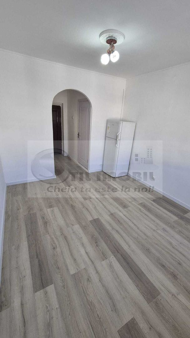 GARSONIERA  LIBERA  ETAJ 2 DIN 3  BAZA 3 - Poză 1