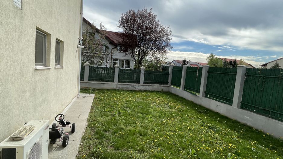 VILA SPATIOASA LA INCHIRIERE IN ZONA PIPERA LANGA SCOLI - Poză 25