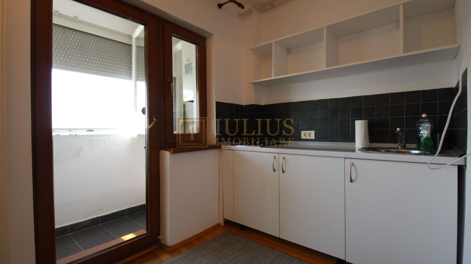 Corneliu Copusul, o camera, centrala proprie. - Poză 7