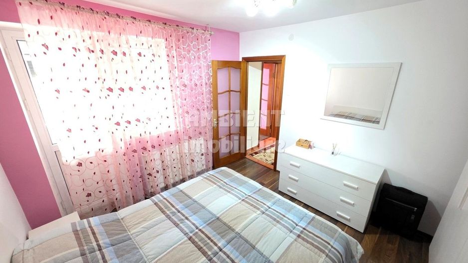 Apartament cu 3 camere, mobilat si utilat, etaj 1, zona Centru; - Poză 1