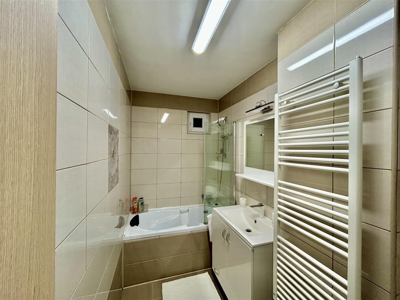 Apartament de închiriat în Sibiu – 3 camere, decomandat, 2 băi, 80 mp - Poză 18
