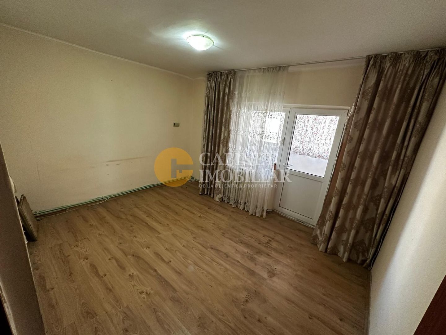 Apartament cu 3 camere decomandat, 2 bai, etaj intermediar - Gara - Poză 3