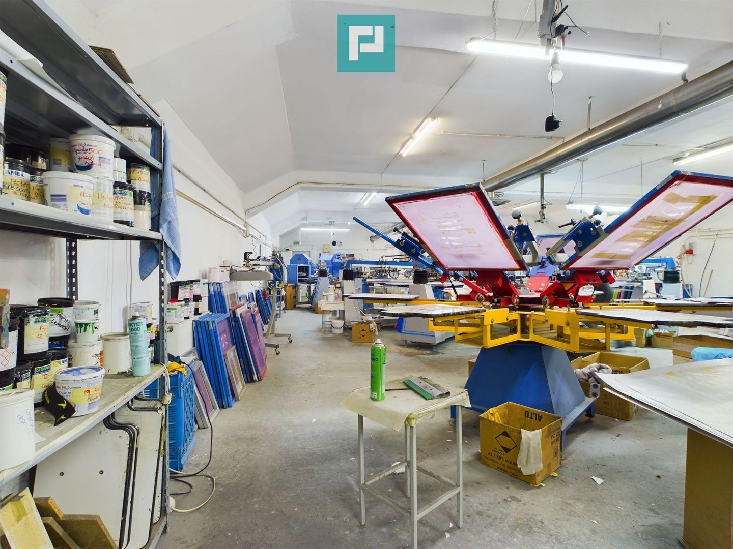 Clădire cu destinație comercială în Grădiște - Poză 15